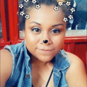 Meet your Posher, Estela